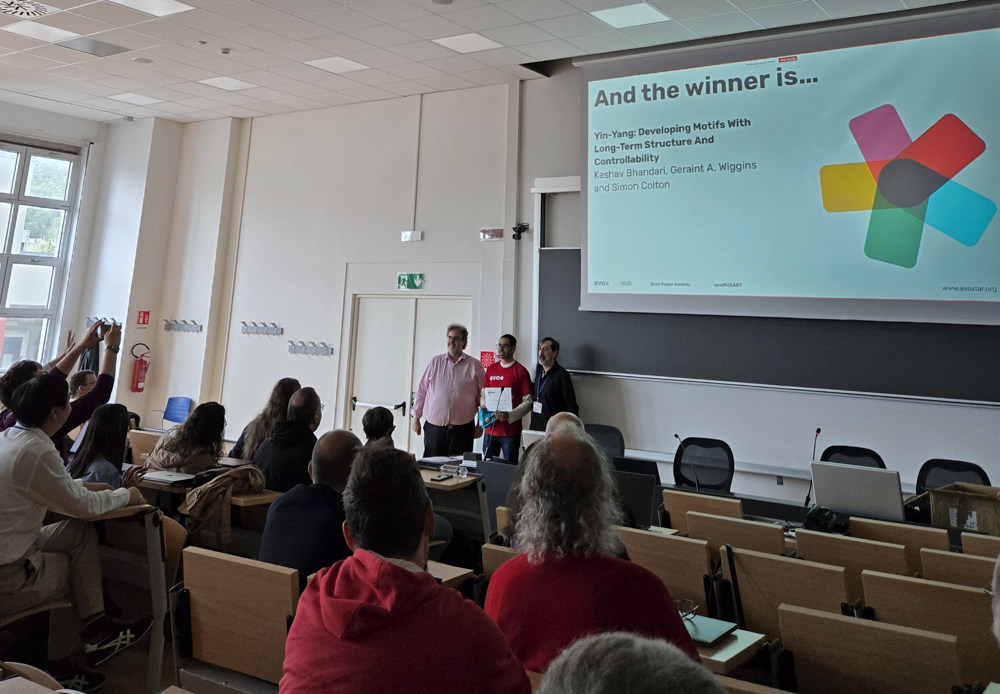 Keshav being awarded the best paper award